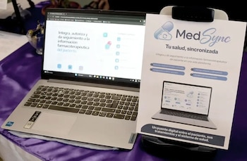 FarmaSafe y MedSync utilizan herramientas digitales para mejorar el reporte de reacciones adversas y reducir posibles duplicidades e interacciones de medicamentos. Crédito: Anel Kenjekeeva / UCR