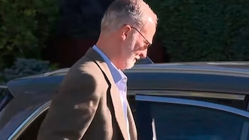 El rey Felipe VI, operado de cataratas en Asturias recibe el alta y confirma que se encuentra bien