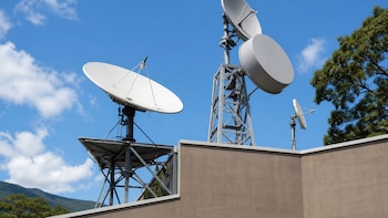 Costa Rica avanza con nueva tarifa para radio y televisión: Asamblea Legislativa aprueba canon de hasta 7.73% sobre ingresos