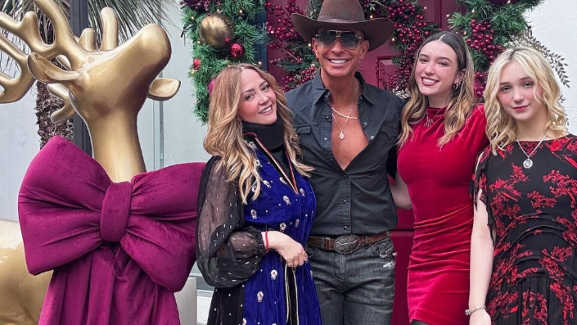 Andrea Legarreta y Erik Rubín por fiesta familiar navideña en su lujosa mansión.(Foto: Instagram@erikrubinoficial)