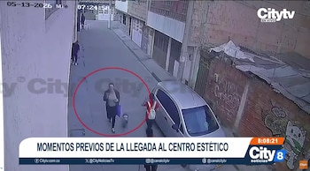 Captura de cámara de seguridad en la que se observa a Yulixa Toloza saliendo de su vivienda en el barrio Islandia, en la localidad de Bosa, durante la mañana del 13 de mayo - crédito Tomado de Citytv