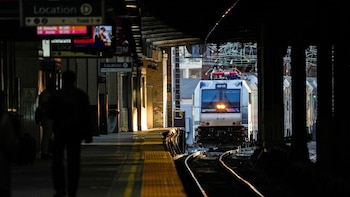 Los trenes de Nueva Jersey registran cancelaciones en varias líneas mientras suben las temperaturas en la región