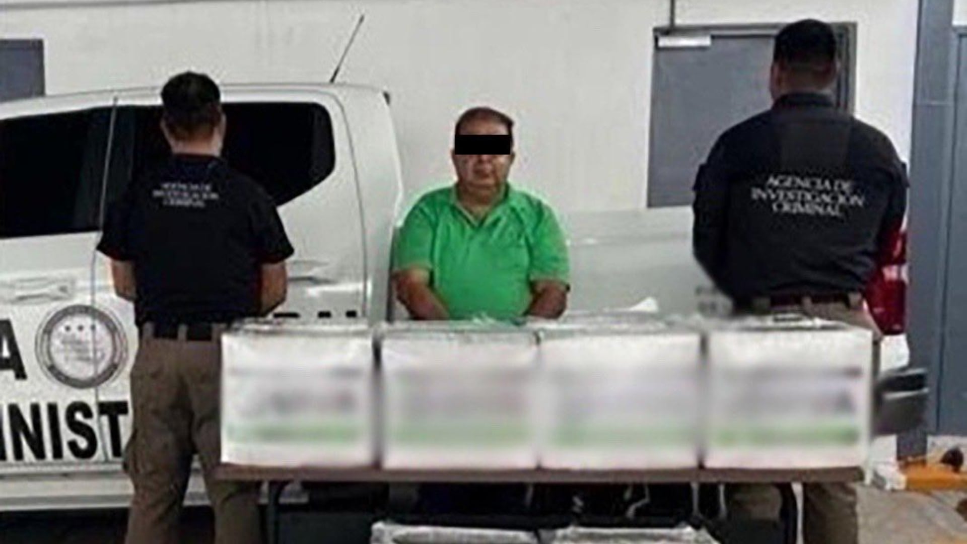 Decomisan metanfetamina líquida escondida en bidones de fertilizante en Baja California: hay un detenido. SSPC