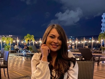 Suany recibió varios impactos de bala y murió en el lugar del ataque. La hermana de Suany sobrevivió al ataque, pero resultó herida y recibió atención médica. (Foto: Redes sociales)