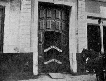 Porton de la parcela Quiroga