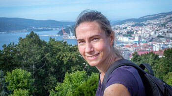 Soledad trabaja como camarera en