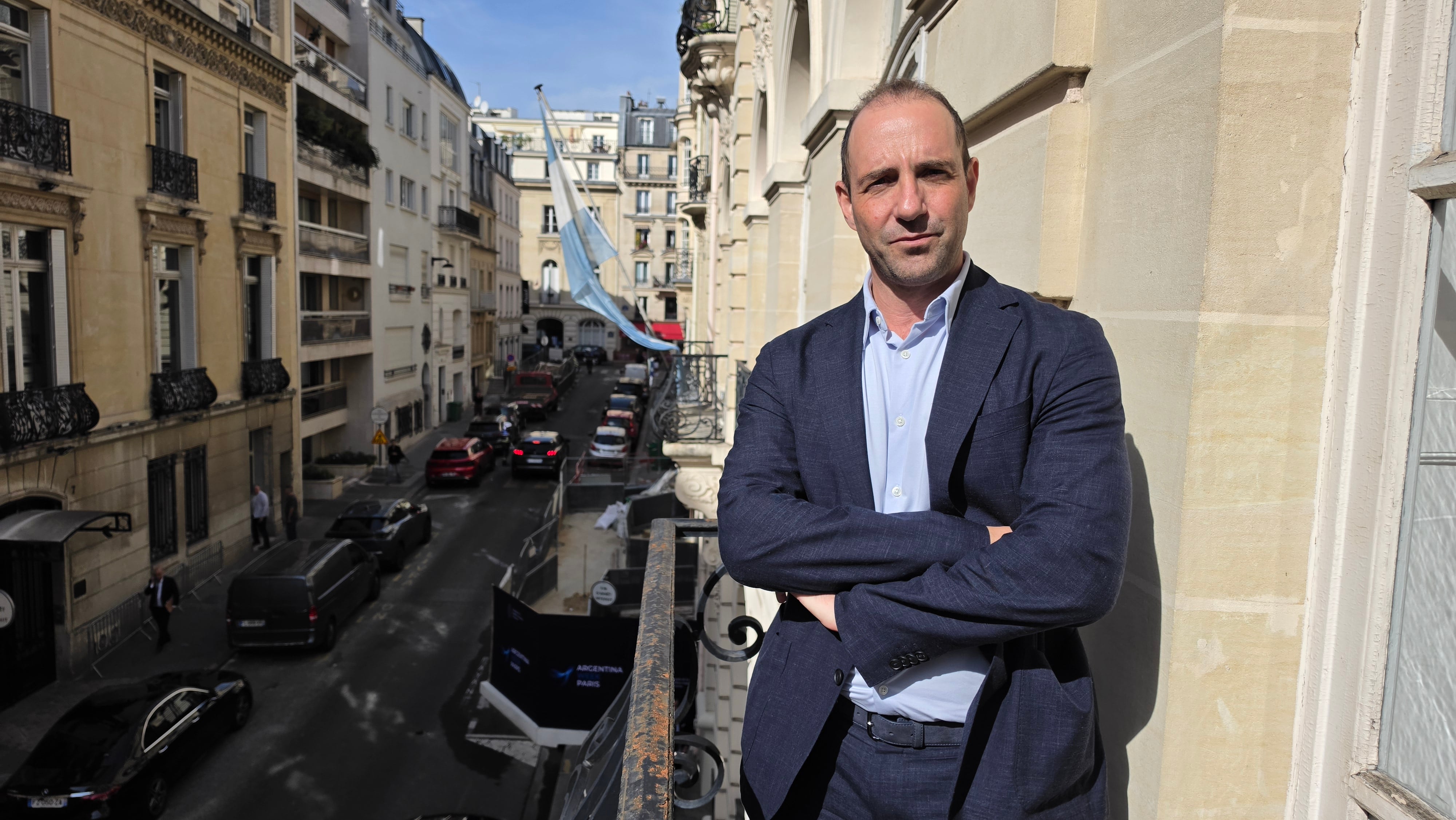 Emiliano Kargieman en la embajada argentina en Francia