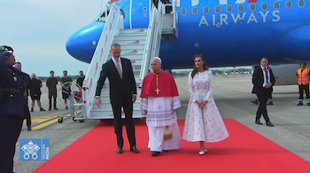 Rainha Letizia brilha em sua 'vantagem branca' ao receber o Papa Leão XIV (Vatican News)
