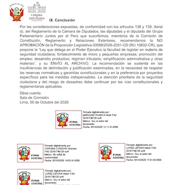Documento oficial con sellos de la Cámara de Diputados de Perú, texto mecanografiado y cuatro recuadros de firmas digitales