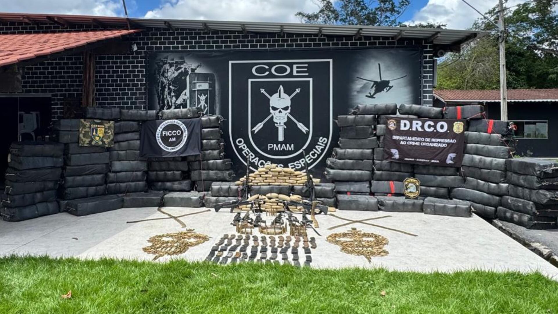 Las fuerzas de Colombia y Brasil incautaron 426 kilos de cocaína y casi cuatro toneladas de marihuana tipo skunk en una operación en el Amazonas - crédito prensa Armada de Colombia