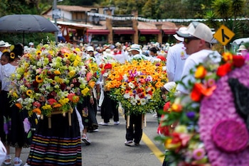 La programación de la Feria de las Flores 2026 incluye más de 200 actividades y cinco grandes desfiles, además de tablados musicales en las 16 comunas y los cinco corregimientos - crédito Alcaldía de Medellín