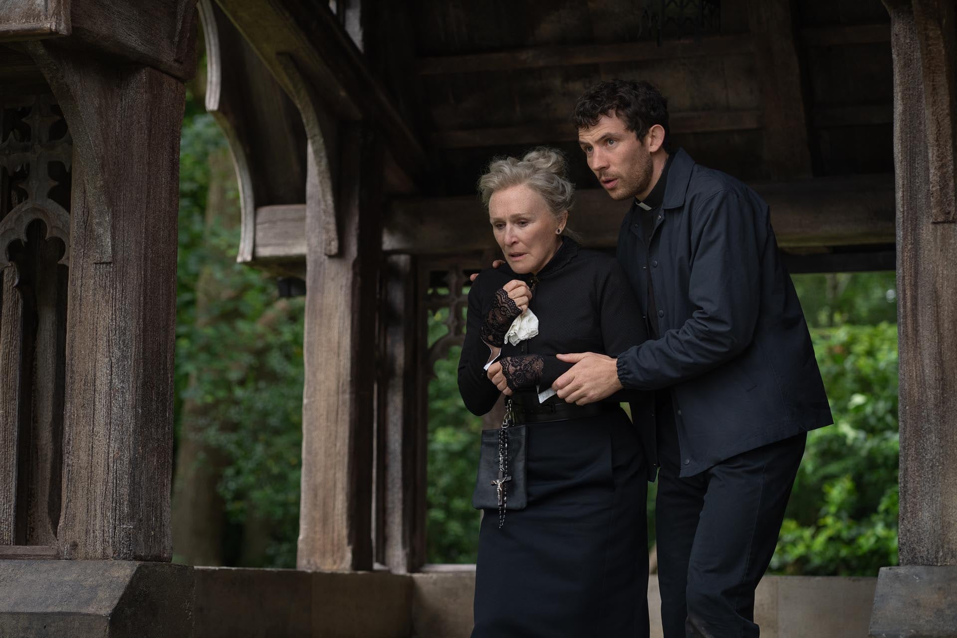 Josh O’Connor confesó su afición por los globos aerostáticos y su participación en una sociedad especializada en el tema (Netflix)