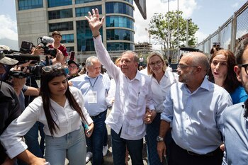 Venezolanos protestan en Bélgica para pedir el reconocimiento de González Urrutia como presidente. EFE/ Ronald Peña R. ARCHIVO