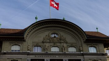 Una camarera pide un aumento,