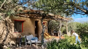 Luz, bombera voluntaria y dueña de un eco-glamping en las sierras de Córdoba: “Cualquier paso pequeño para cambiar es parte del camino”
