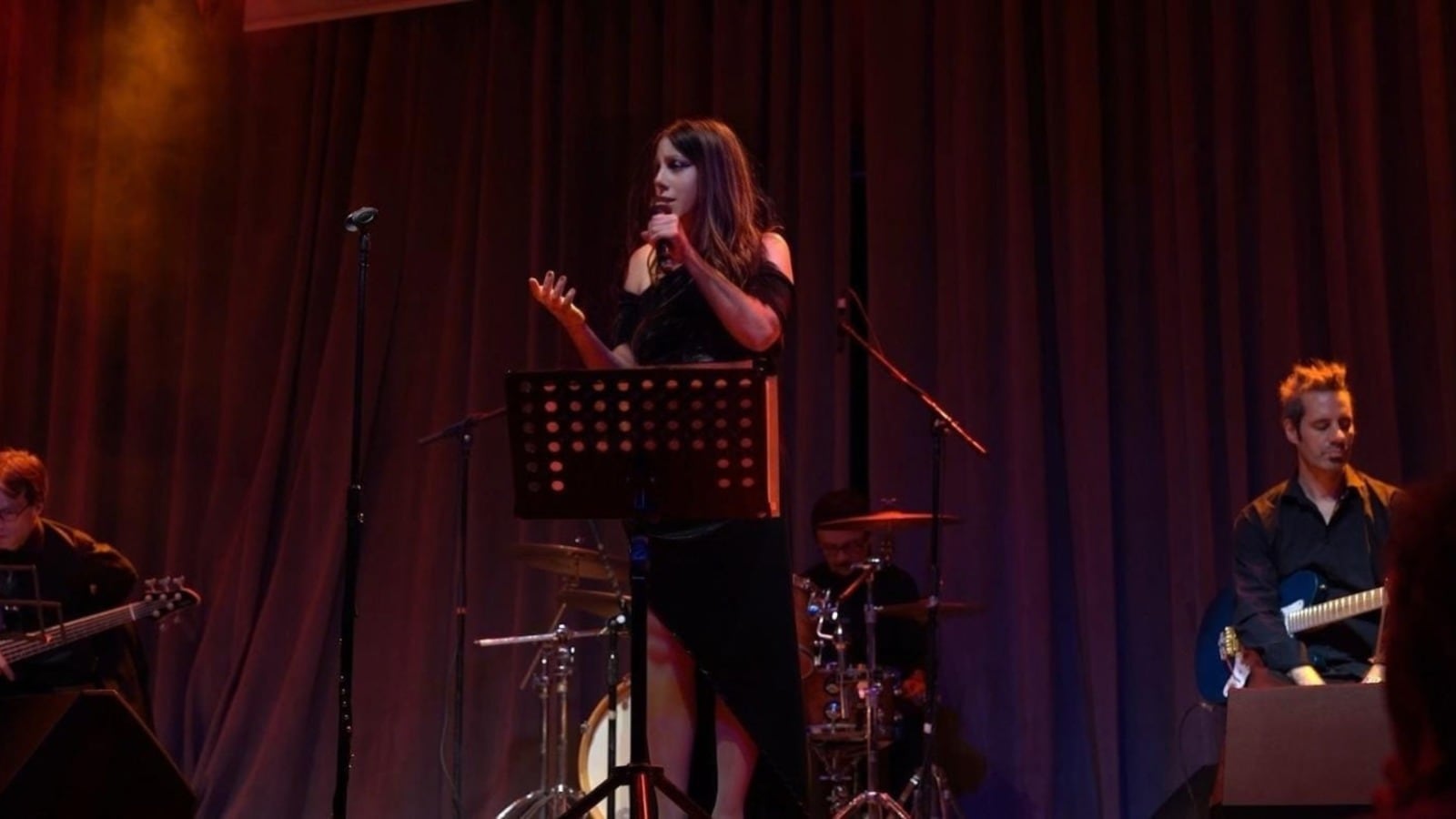 Paula Roth, con TangoMina, un show que abarca tango y rock nacional