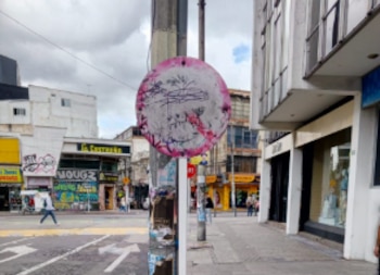 Armando Gutiérrez advirtió sobre el deterioro prematuro y la falta de mantenimiento de la señalización vial plástica en las 20 localidades de Bogotá - crédito Imagén de referencia Alcaldía de Bogotá