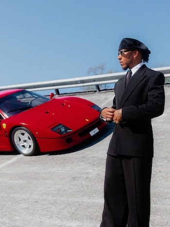 Lewis Hamiltona arribó con su Ferrari F40 a Monza para correr en la Fórmula 1
