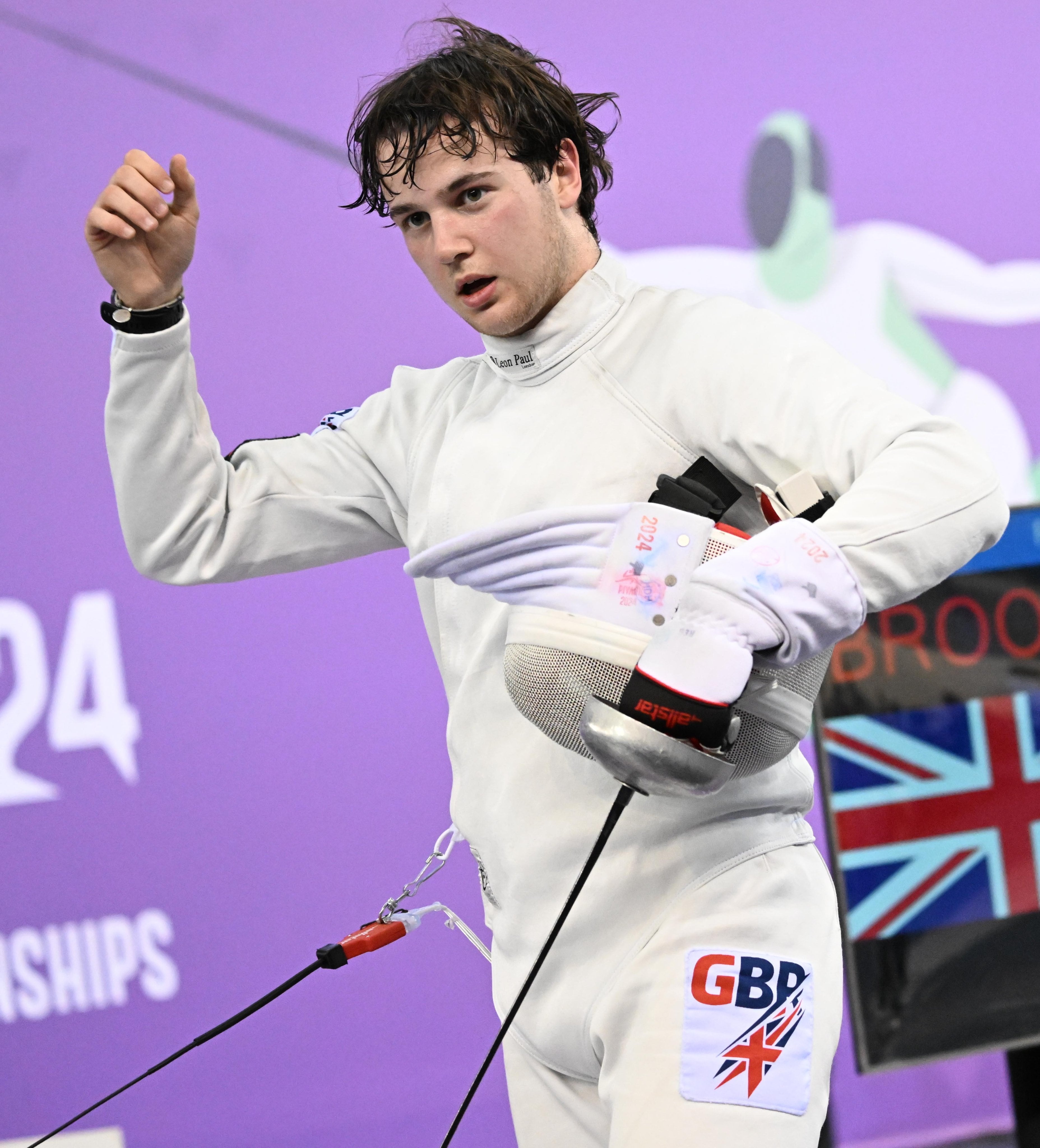 Alec Brooke, el esgrimista nacido en Inglaterra que representa a la Argentina en los Juegos Suramericanos 2026 (@FIE_fencing)