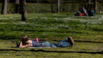 Las temperaturas suben este lunes en la Península y Baleares mientras que en Cataluña se esperan lluvias fuertes