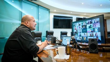 Enrique Alfaro en conferencia virtual