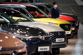 FOTO DE ARCHIVO: Un empleado