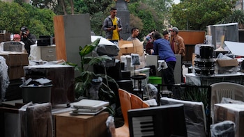 Desalojan escuela de Música frente