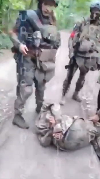 Un soldado ucraniano, tras ser