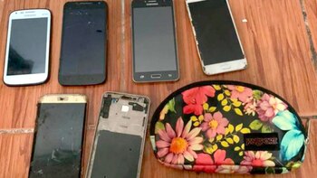 Celulares incautados al grupo.