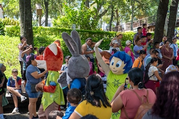 Miles de familias participaron en actividades gratuitas de recreación y entretenimiento, con espacios para menores, adultos y mascotas, durante una jornada que la municipalidad organizó en un ambiente seguro y familiar (Foto cortesía alcaldía de San Salvador)