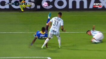 Luis Advíncula es titular en