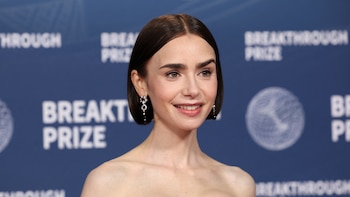 Lily Collins recibe el respaldo de la familia Hepburn para encarnar a la icónica actriz en un nuevo filme