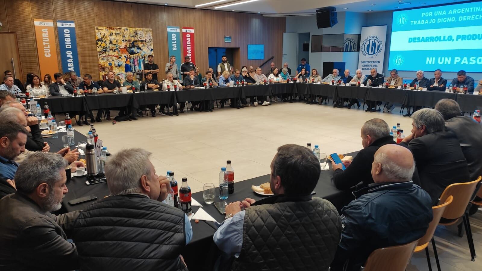 Hubo ausencias y presencias sugestivas en la reunión ampliada de la mesa chica de la CGT