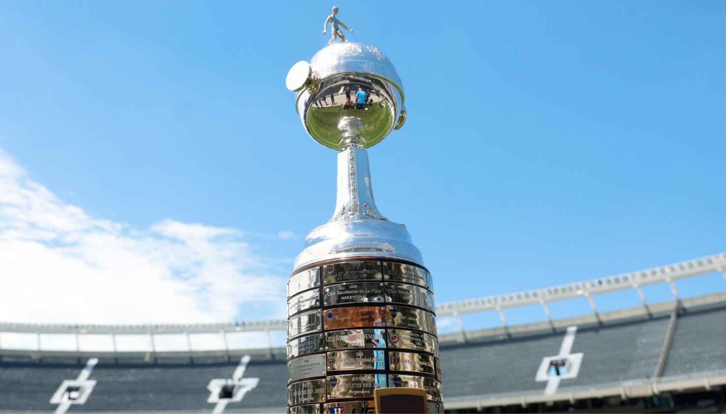 La Copa Libertadores volvería a coronar un campeón en Colombia, luego de que Atlético Nacional levantara el trofeo en Medellín en 2016 - crédito EFE