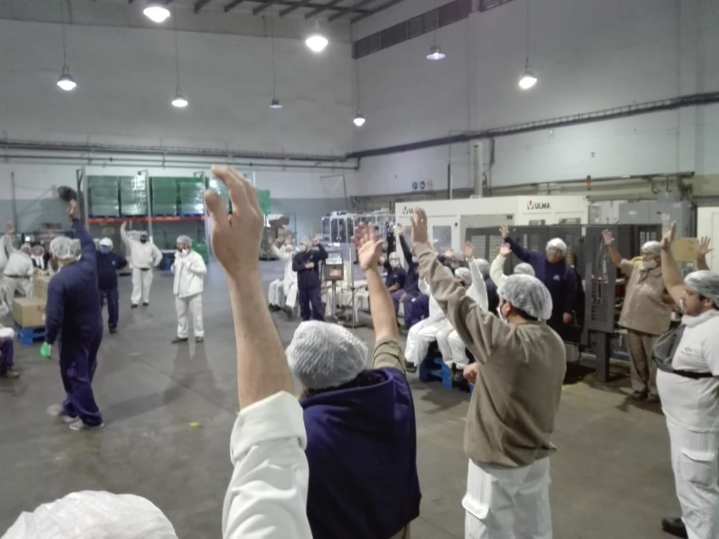 Una asamblea de trabajadores en una empresa del sector de la alimentación