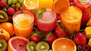 Por qué debes cambiar los jugos de frutas naturales por el agua: tres razones contra el falso hábito saludable