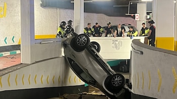 Dos heridos en un aparatoso accidente en un parking de Madrid