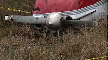 Un piloto de 19 años logró salir ileso de un accidente aéreo el sábado pasado, lo que generó alarma en el aeropuerto de Van Sant, en el condado de Buks, Pensilvania, según la revista estadounidense People. Foto: wflx.com