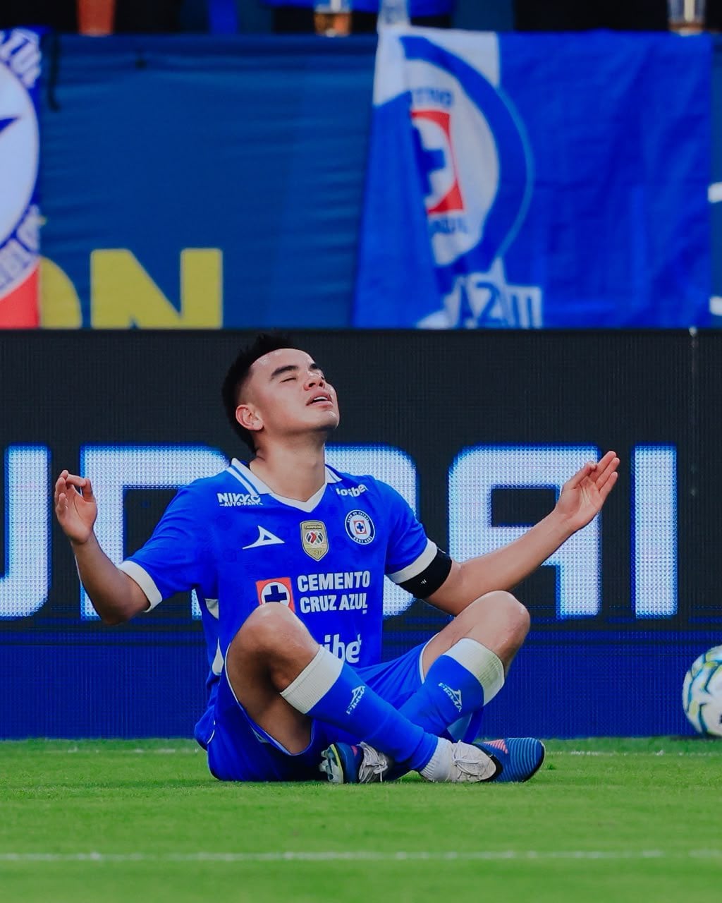 Charly puso el segundo para La Máquina. (X/ @CruzAzul)
