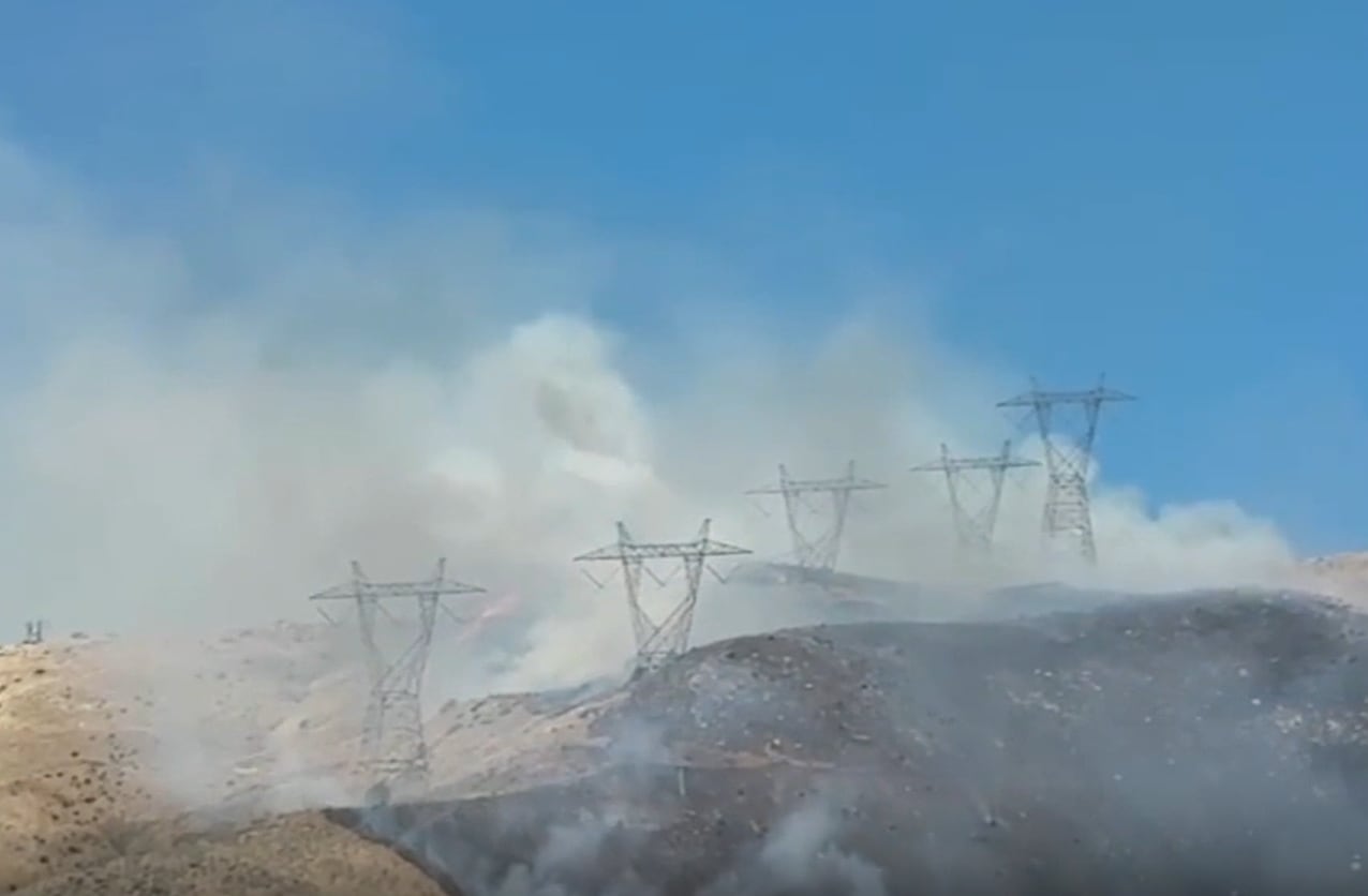 El Lemon Fire en Palmdale había consumido 273 acres desde su detección el 13 de junio cerca de Sierra Highway y Pearblossom Highway, y su causa sigue bajo investigación (KTLA5)