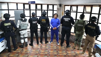 Le fue asegurado un vehículo con alteraciones en sus medios de identificación. Crédito: FGE Michoacán