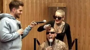 Furia rapando en vivo a