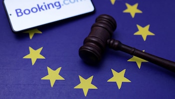 Investigan a Booking.com en la Comisión Europea por protección a los viajeros de anuncios fraudulentos y estafas