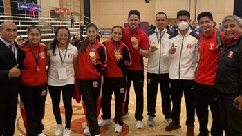 Karatecas peruanos se alzan con
