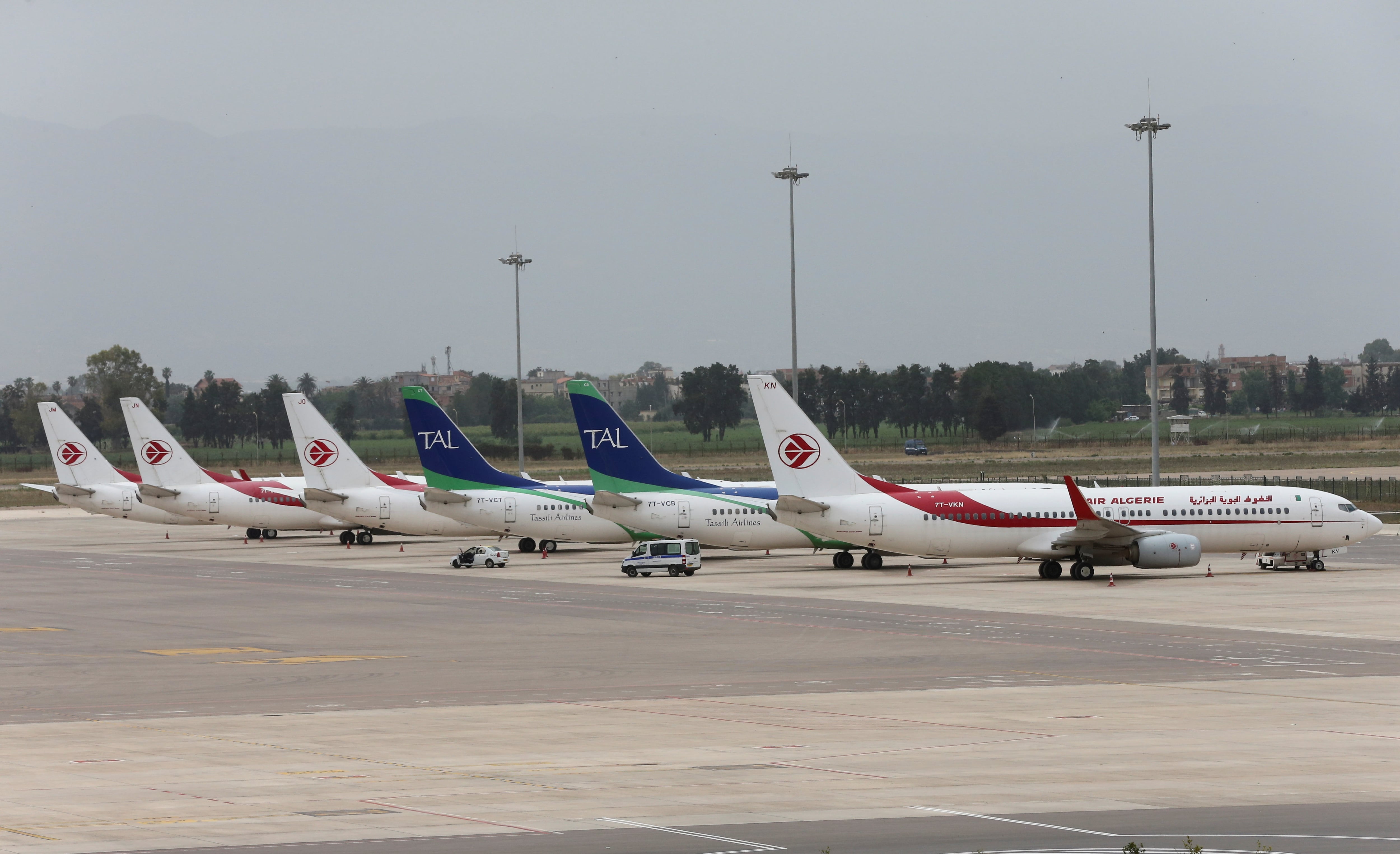 Argelia cortó relaciones diplomáticas con Emiratos Árabes Unidos y cerrará su espacio aéreo a aeronaves civiles y militares registradas en ese país. (REUTERS/Ramzi Boudina)
