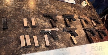 Procesan a "El Tokio", el presunto sucesor del líder de "Los Mexicles", detenido con armas y droga en Juárez. Crédito: FGR