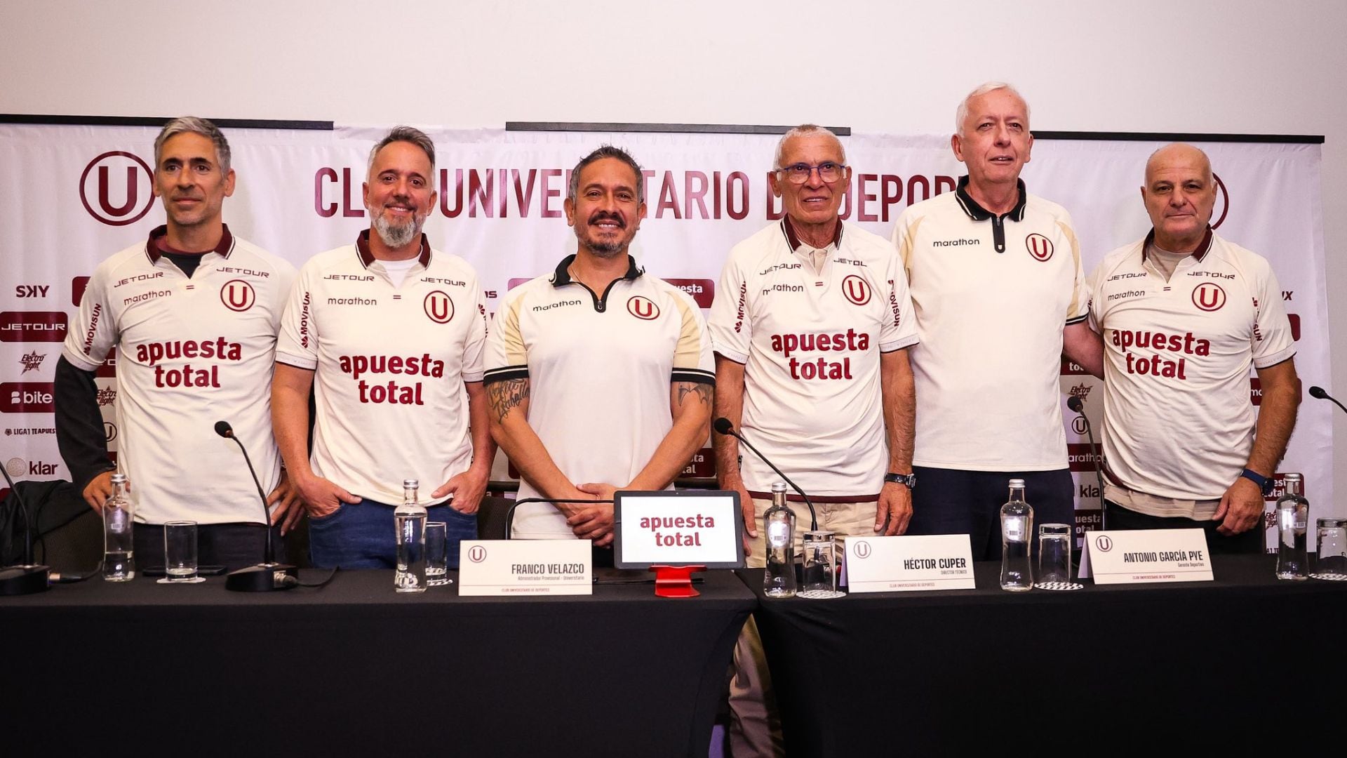 Héctor Cúper, Antonio García Pye y Franco Velazco ahora toman decisiones en el área deportiva de Universitario. - créditos: Universitario