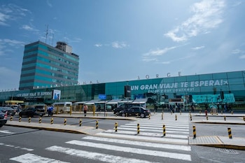 Las aerolíneas han criticado la aplicación de la tarifa de conexión internacional por considerar que perjudica la competitividad del sector.