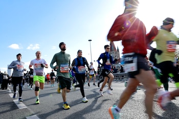 El control del horario de largada y la elección de la estación del año son claves para optimizar el rendimiento en maratones internacionales (REUTERS/Lisa Leutner)