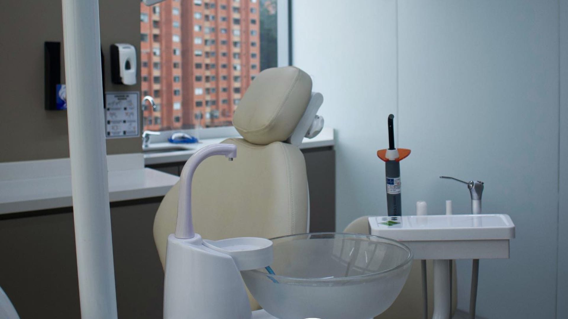 Disputas internas en Colombia Care han desencadenado bloqueos de cuentas y restricciones de acceso en su sede en El Poblado. - crédito Colombia Care